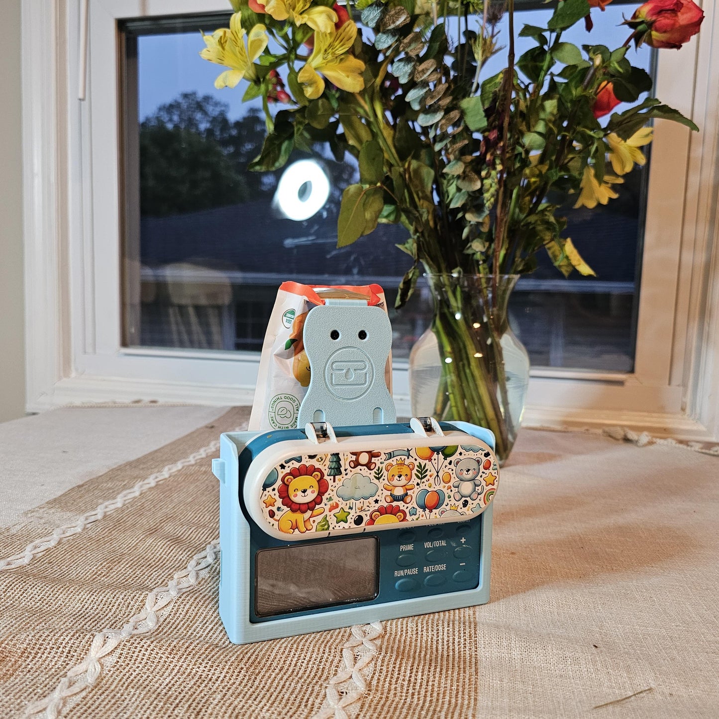 G-Tube Station™ Pouch Clip Kate Farms | Feeding Bag Hanging and Securing Clamp | 2-Pack